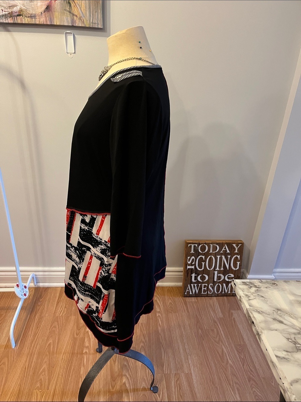 PAPA VANCOUVER Black and Red Patterned Sharkbite Stretch Blouse size XL - Picture 4 of 11